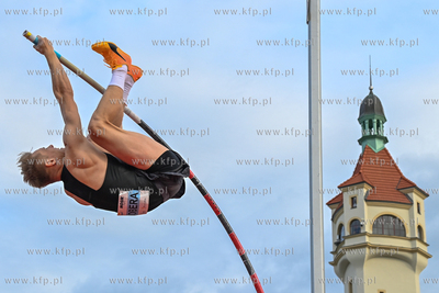 36. Tyczka na molo. 23.06.2023 fot. Wojciech Stróżyk...