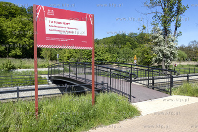 Kładka nad Kanałem Raduni obok Parku Ferberów w...