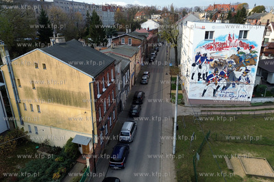 Mural według projektu Jarosława Wojtasińskiego w...
