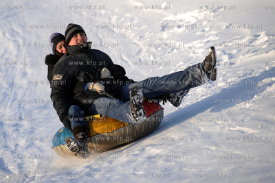 Zimowe szalenstwo w Wiezycy. Zjazd na nadmuchanej detce.
4.01.2009
fot....