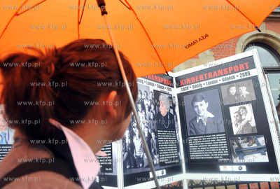 Dworzec PKP w Gdansku - wystawa poswiecona Kindertransportom...