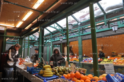 Nowe stragany owocowo - warzywne na Placu Dominikanskim...