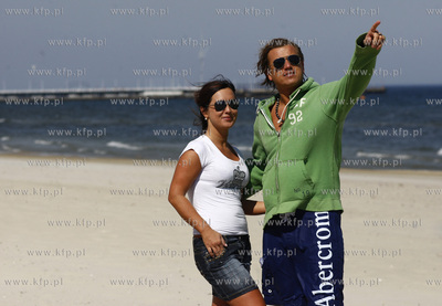 Sopot. Jarek Jakimowicz z Patrycja na plazy.
28.04.2009
fot....