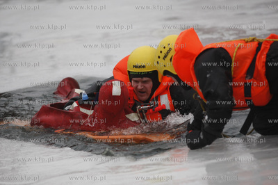 Gdynski Basen Jachtowy. Strazacy Jednostki Ratowniczo...