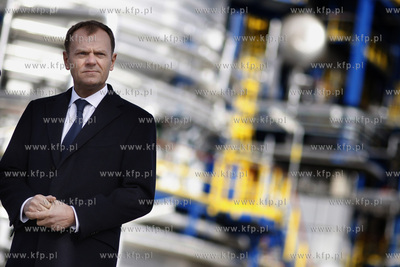 Gdansk. Wizyta premiera RP Donalda Tuska ( nz ) w gdanskiej...