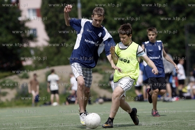 Gdansk Zaspa. Pilkarski turniej dzikich druzyn Do przerwy...