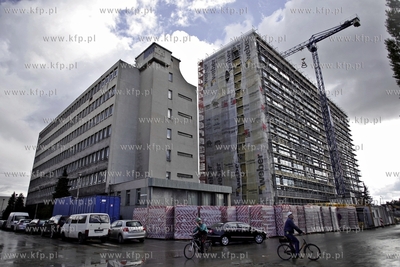 Uroczyste zawieszenie wiechy na modernizowanym biurowcu...