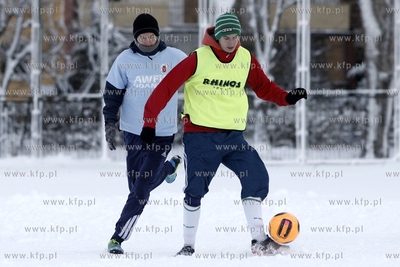 Gdansk Zaspa. Pilkarski turniej dzikich druzyn Do przerwy...