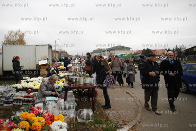 Cmentarz komunalny przy ul. Spokojnej w Pruszczu Gdanskim.
01.11.2013
fot....