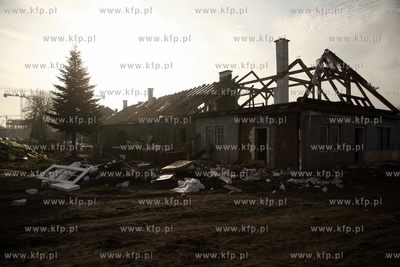 Wyburzanie tzw. Indianskiej Wioski ( osiedle parterowych...