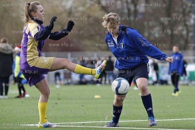 Gdansk Zaspa. Pilkarski turniej dzikich druzyn Do przerwy...