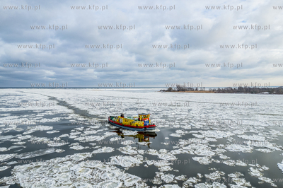 Lodołamacze udrożniają ujście Wisły.
09.01.2026
fot....