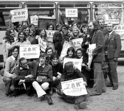 Gdanscy studenci z klubu Zak wyjezdzaja do klubu Stodola...