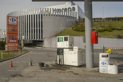 Gdańsk. Stacja paliw Carrefour przy C.H. Morena ul....