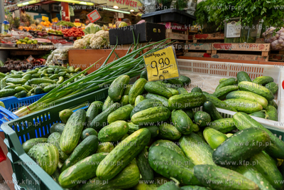 Hala Targowa w Gdyni. Warzywniak. Ogórki 18.08.2025...