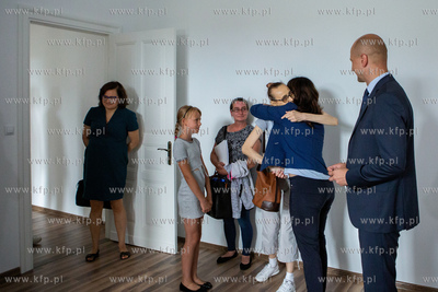 Przekazanie sześciu rodzinom kluczy do nowo wyremontowanej...