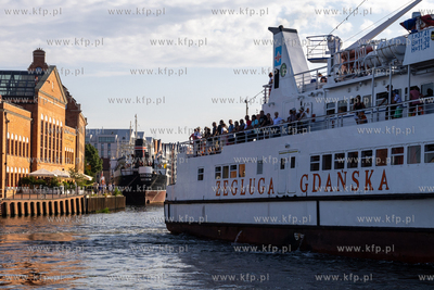 Gdańsk. Turyści nad Motławą. 13.08.2025 / fot....