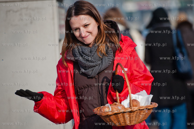 Gdansk. Przystanek tramwajowy ZKM Dworzec Glowny. Slodka...