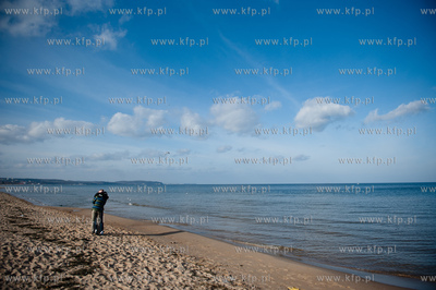 Gdansk. Sloneczne popoludnie na plazy w Jelitkowie.
09.03.2012
fot....