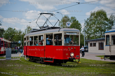 Gdansk. Petla tramwajowa w Jelitkowie. Majowka z tramwajem....