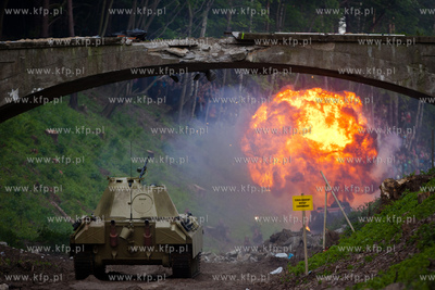 Wyburzanie Mostku Weisera na gdanskiej Strzyzy. Rozbiorke...