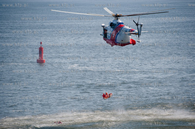 Gdynia. Swieto Morza. Pokaz dzialan antyterrorystycznych...