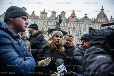 Gdansk. Dlugi Targ. Protest mieszkancow Gdanska, ktorzy...