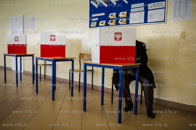 Gdansk. Obwodowa Komisja ds. Wyborow do Rady Dzielnicy...