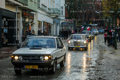 Sopot. Parada zabytkowych wozów strażackich i zabytkowych...