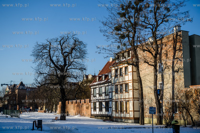Gdańsk. Oświetlone popołudniowym słońcem kamienice...