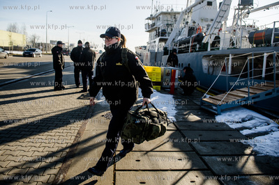Port Wojenny w Gdyni Oksywiu. ORP Arctowski z grupą...