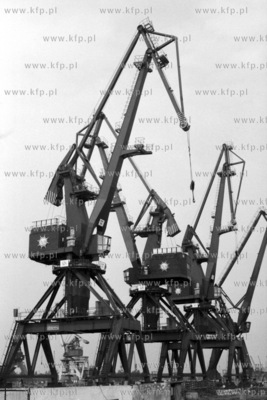 Dzwigi Stoczni Gdańskiej im. Lenina.
22.09.1987
3wrzesien87_z.kosycarz_p30
Fot....