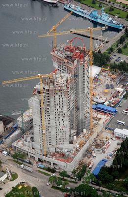 Gdynia z lotu ptaka. Nz. Budowa Sea Towers
18.07.2007
Fot....