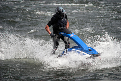 Mistrzostwa Polski Skuterow Wodnych przy molo w Brzeznie...