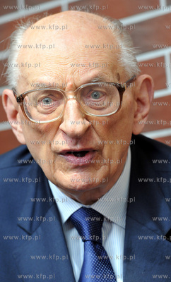 Uniwersytet Gdanski Wydzial Ekonomiczny w Sopocie....