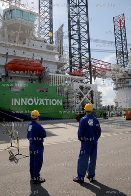 Gdansk. Nabrzeze Obroncow Westerplatte. Podniesienie...