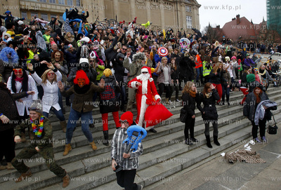 Przed Muzeum Narodowym w Szczecinie, na Wałach Chrobrego...