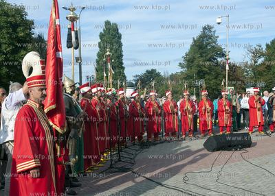 Ulicami Gdyni przeszla Orkiestra Tureckich Sil Zbrojnych...