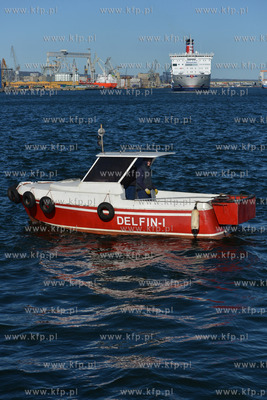 Prom Stena Spirit linii Stena Line wyplywa w rejs do...