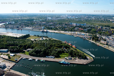 Westerplatte, oraz wejscie do Portu Gdansk, widziane...