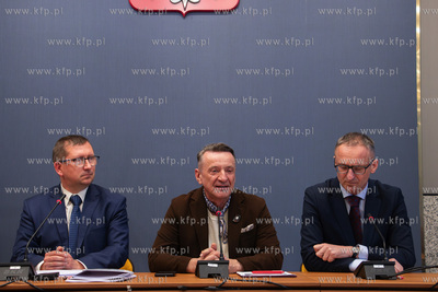 Podpisanie umowy na przebudowę wiaduktu nad linią...