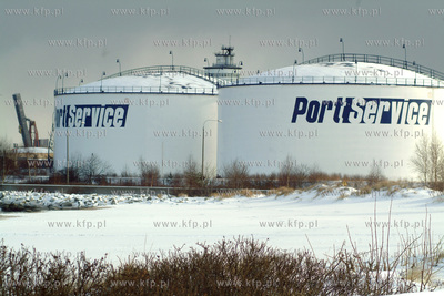 Port Polnocny w Gdansku. Zbiorniki PORT SERVICE. 31.01.2003...