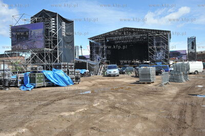 Przygotowanie do koncertu bedacego czescia uroczystosci...