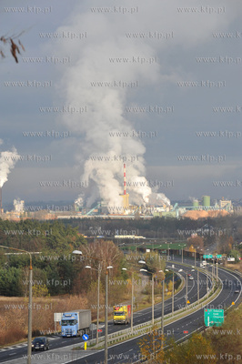 Panorama Swiecia z dymiacymi zakladami celulozowymi...