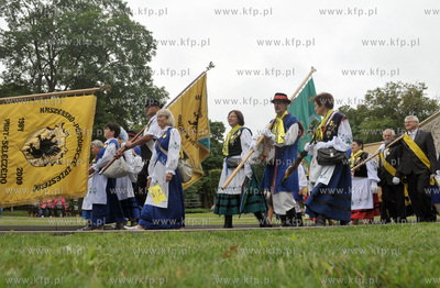 XIII Swiatowy Zjazd Kaszubow w Leborku. Barwny korowod...