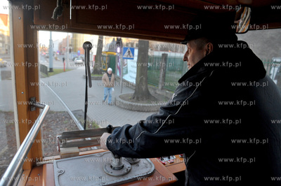 Mikolajkowy zabytkowy  tramwaj  na trasie Hucisko -...