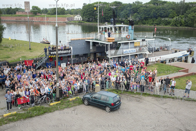 Gdańsk Nowy Port. Pożegnalne, rodzinne zdjęcie gdańszczan...