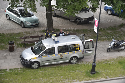 Interwencja straży miejskiej wobec osoby pijącej...