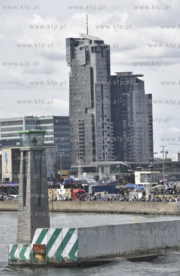Gdynia. Parada morska i lotnicza z okazji Świta Marynarki...
