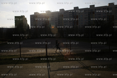 Gdansk Zaspa. Boisko przy ul Startowej.
08.04.2010
fot....
